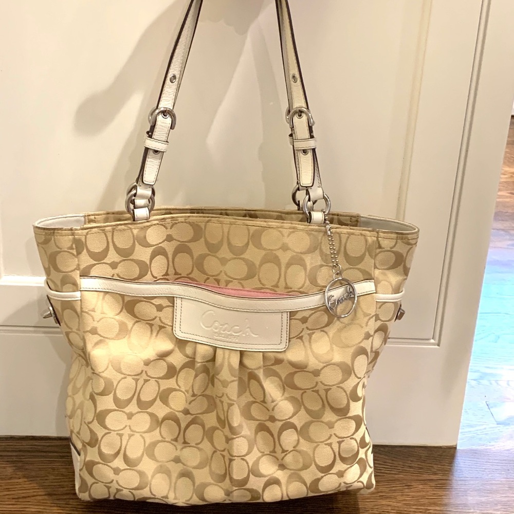 👜‼️SALE‼️🌷Coach Logo Tote Bag